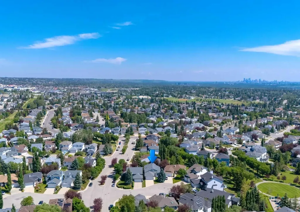 307 Schooner Landing NW Calgary AB T3L 1X5