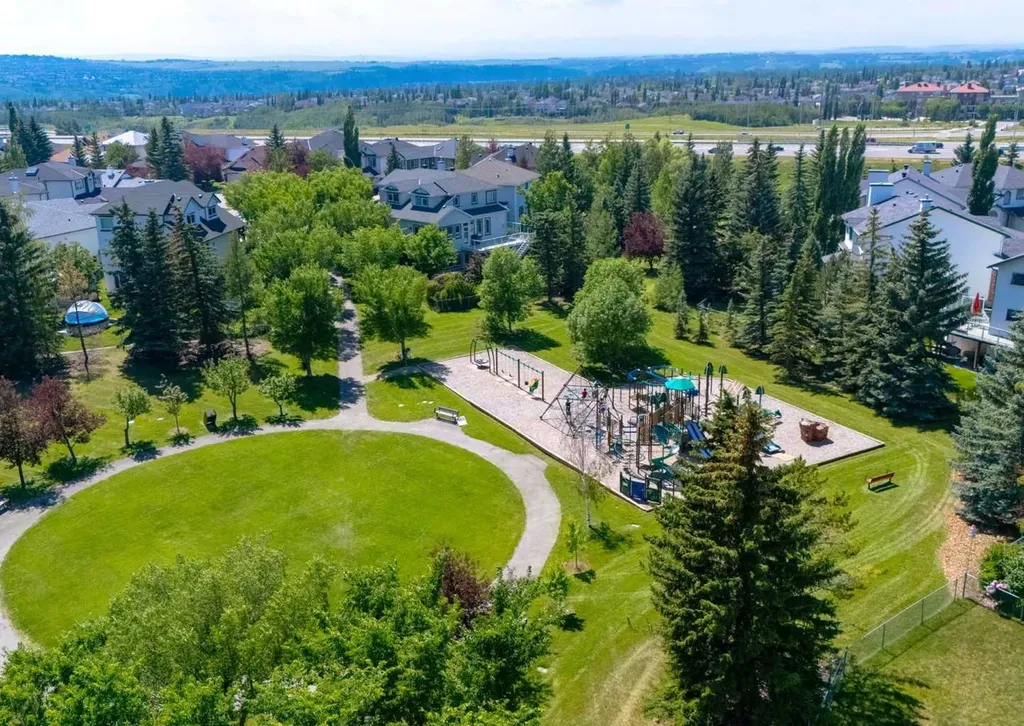 307 Schooner Landing NW Calgary AB T3L 1X5