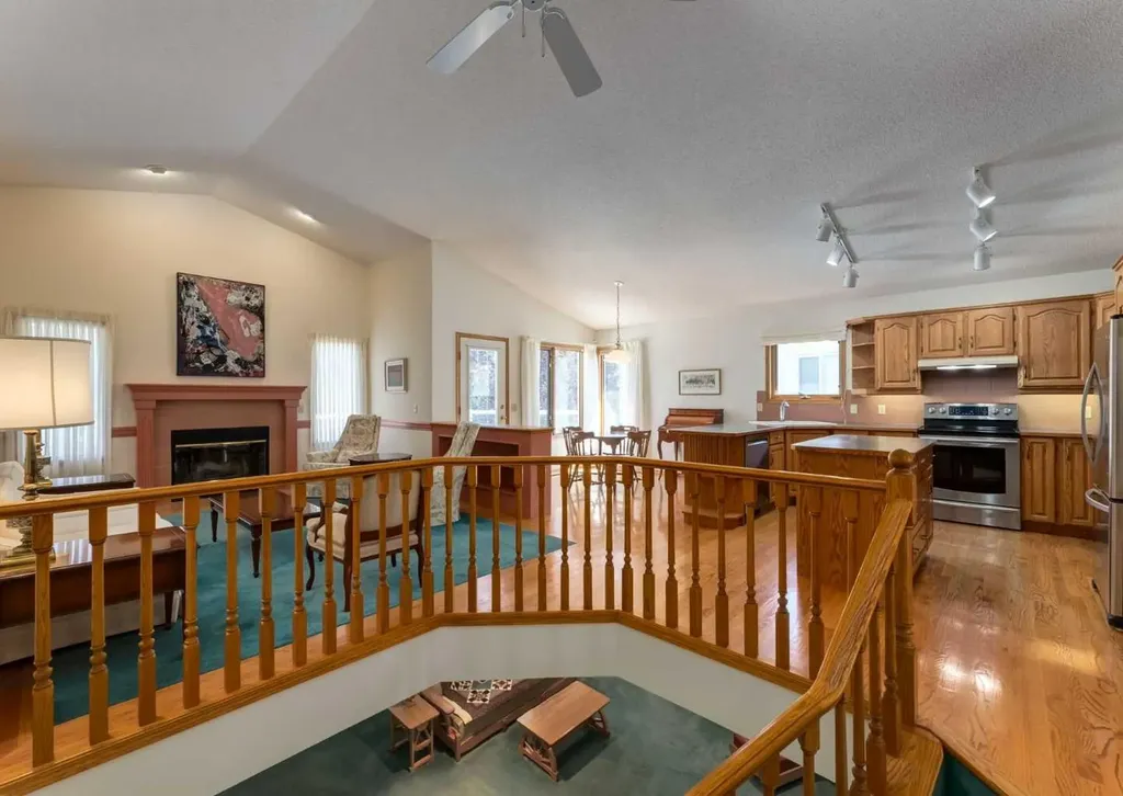 307 Schooner Landing NW Calgary AB T3L 1X5