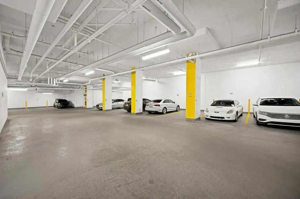 1319 14 Avenue SW Calgary AB T3C 0W3