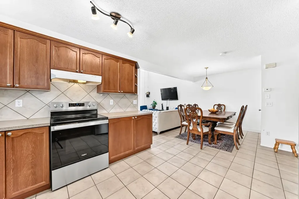 619 Country Village Cape NE Calgary AB T3K6E1