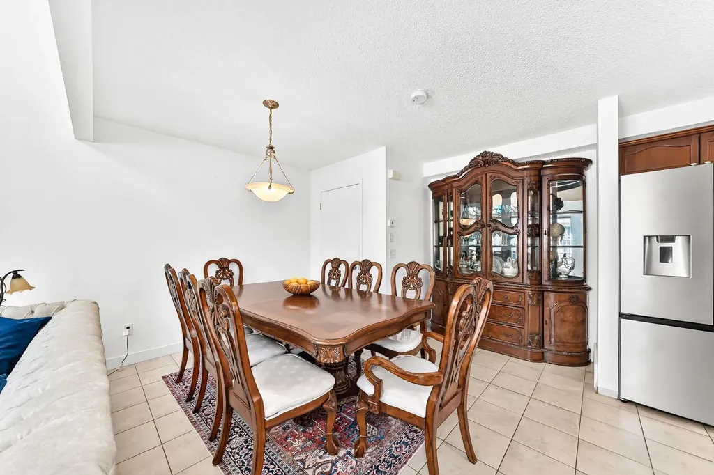 619 Country Village Cape NE Calgary AB T3K6E1
