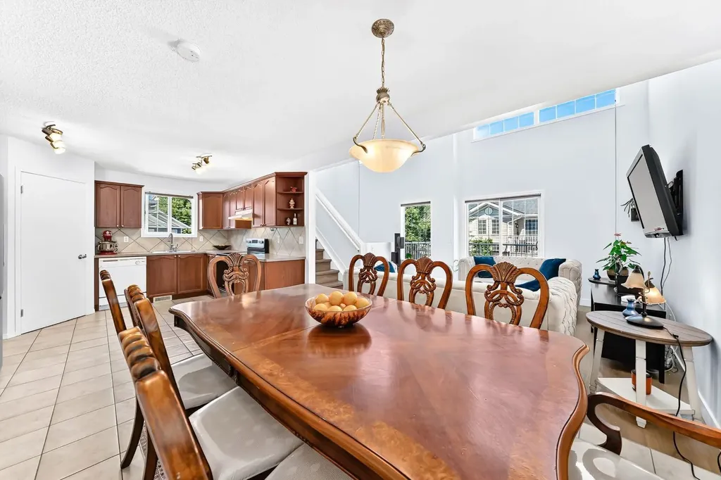 619 Country Village Cape NE Calgary AB T3K6E1