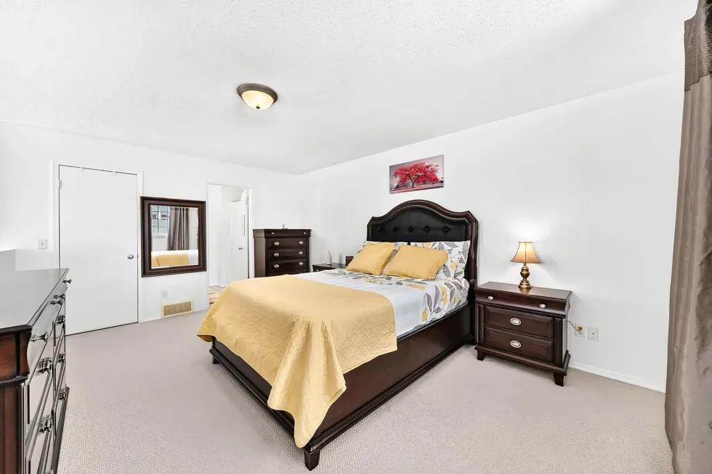 619 Country Village Cape NE Calgary AB T3K6E1