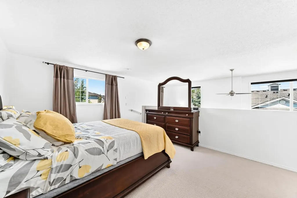 619 Country Village Cape NE Calgary AB T3K6E1