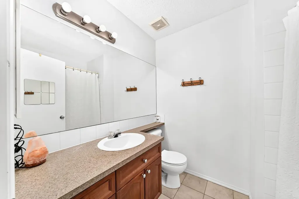619 Country Village Cape NE Calgary AB T3K6E1