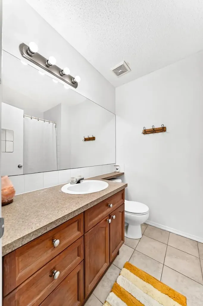 619 Country Village Cape NE Calgary AB T3K6E1
