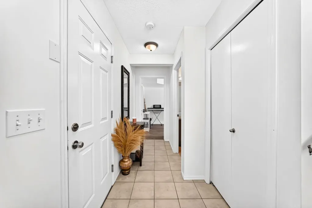 619 Country Village Cape NE Calgary AB T3K6E1