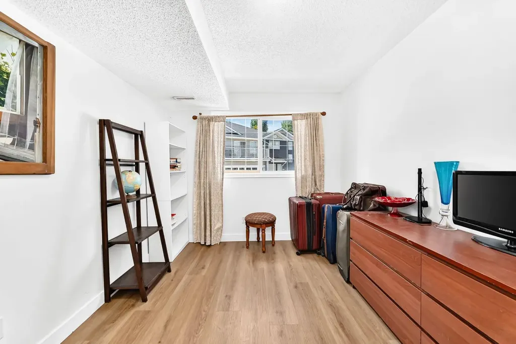 619 Country Village Cape NE Calgary AB T3K6E1