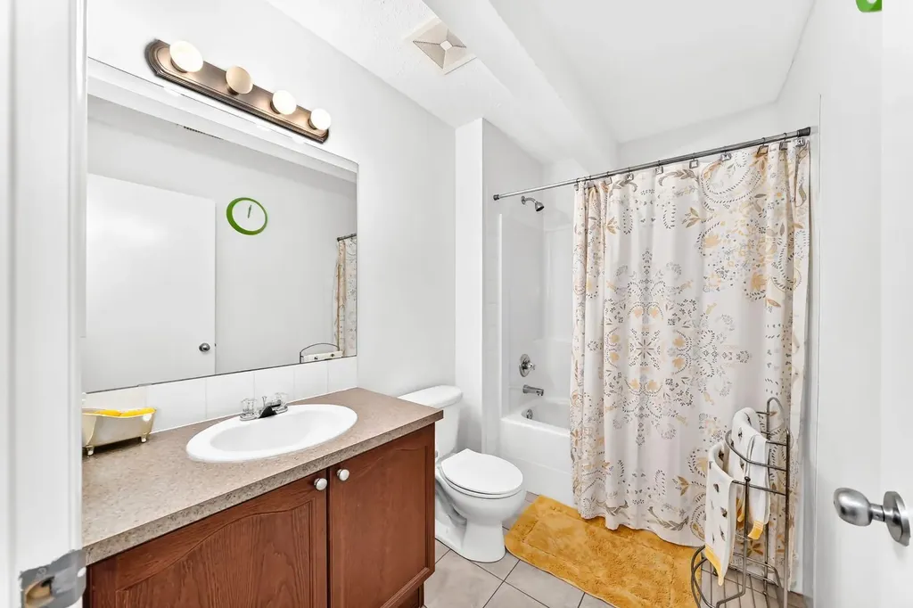 619 Country Village Cape NE Calgary AB T3K6E1