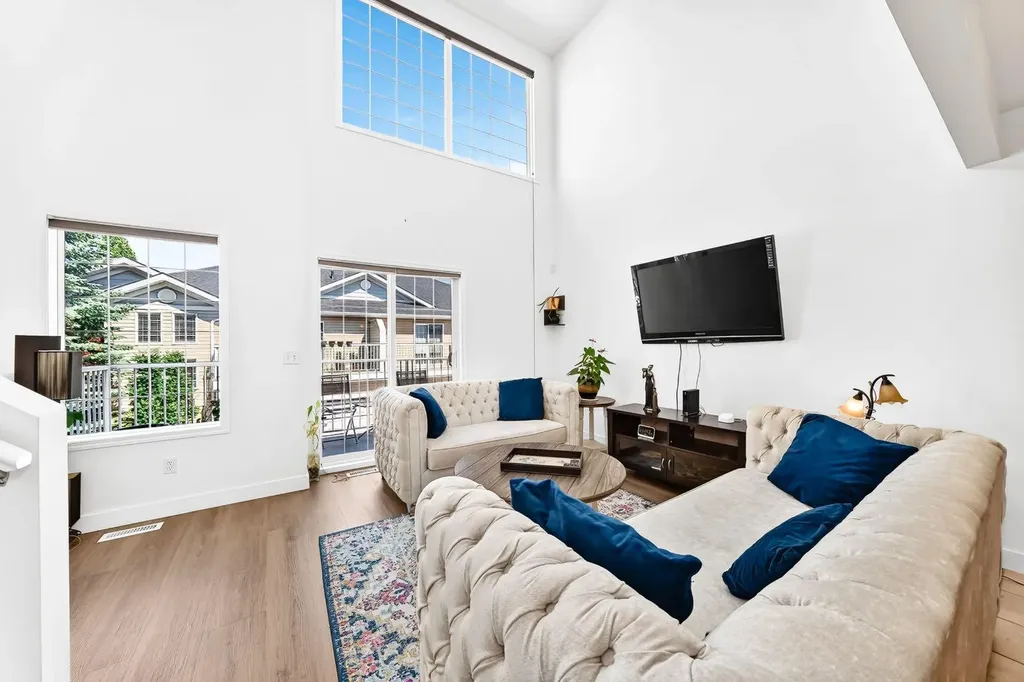 619 Country Village Cape NE Calgary AB T3K6E1