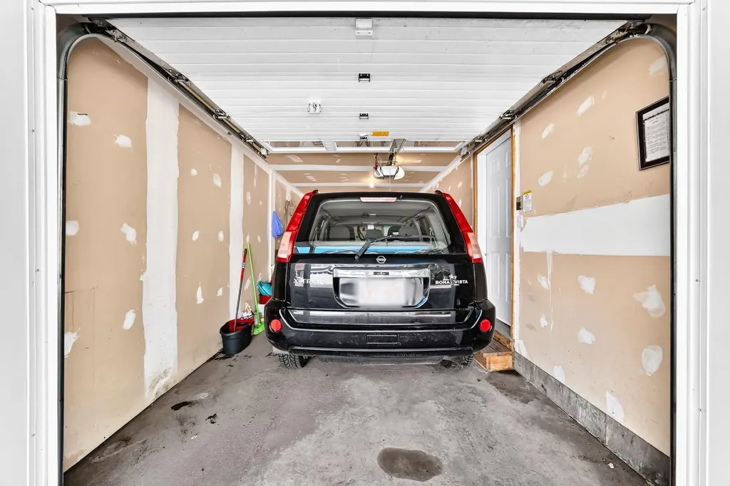 619 Country Village Cape NE Calgary AB T3K6E1