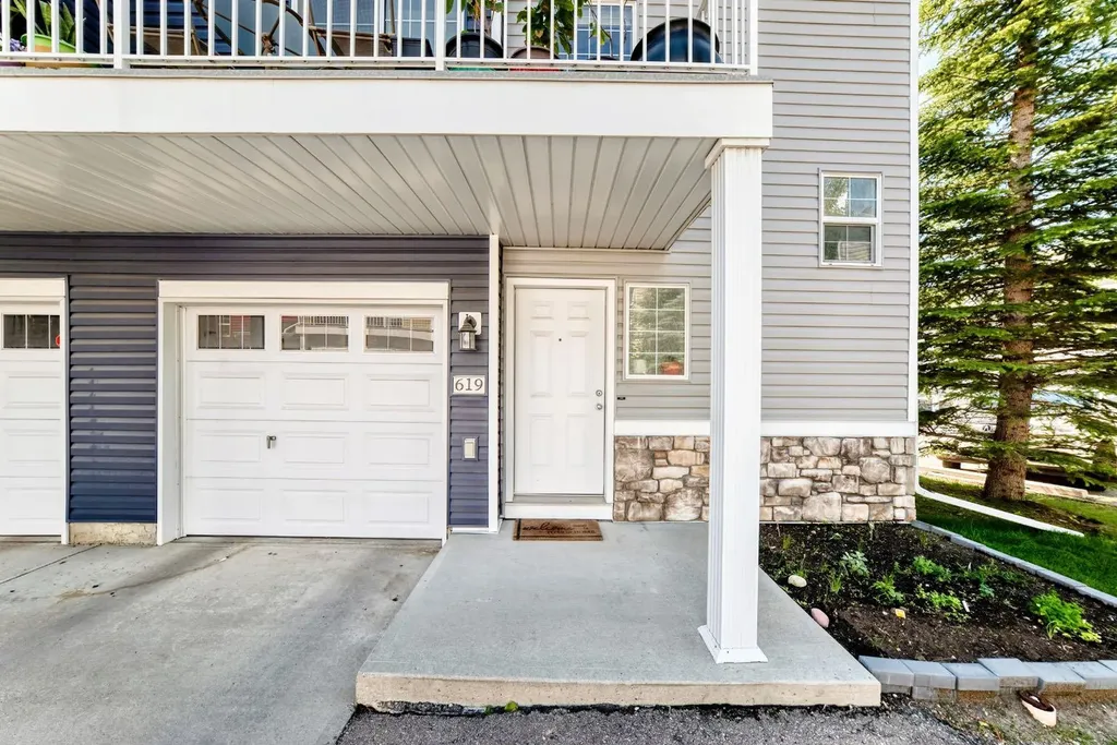 619 Country Village Cape NE Calgary AB T3K6E1
