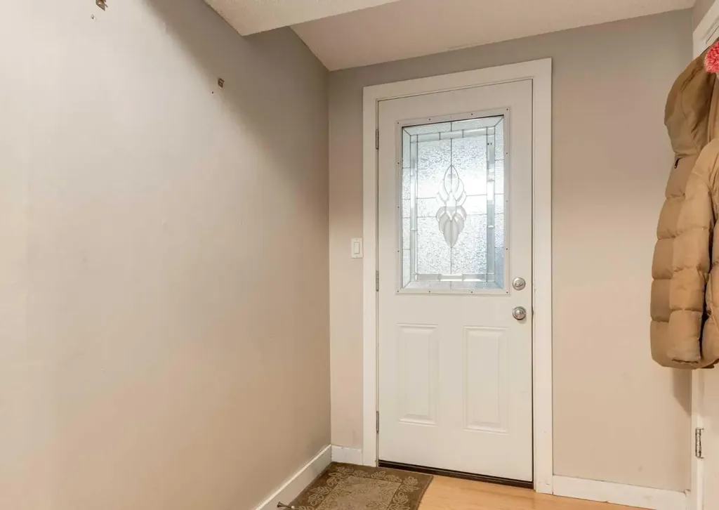 7 Lake Sylvan Close SE Calgary AB T2J 3E5