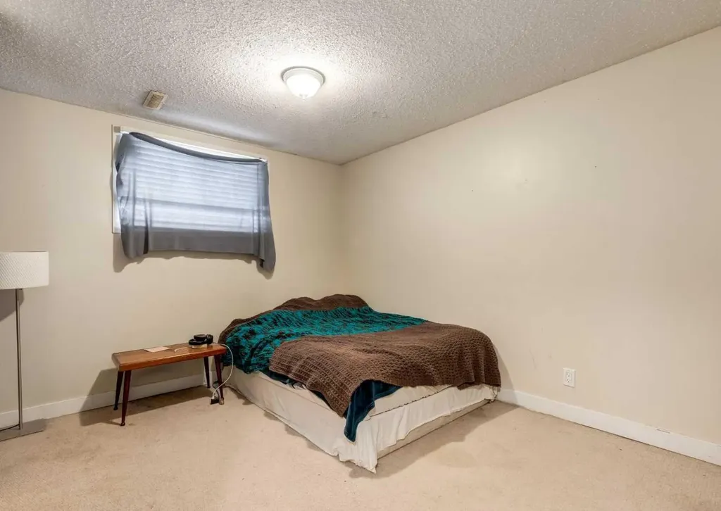 7 Lake Sylvan Close SE Calgary AB T2J 3E5