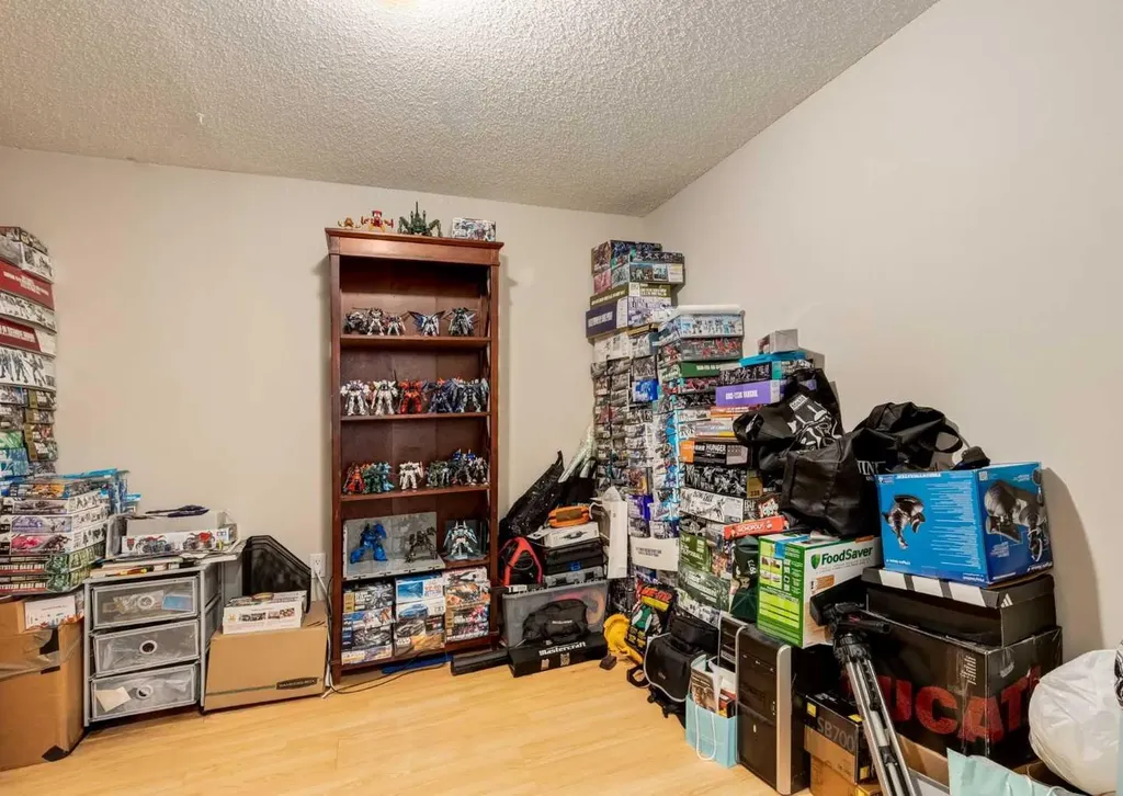 7 Lake Sylvan Close SE Calgary AB T2J 3E5