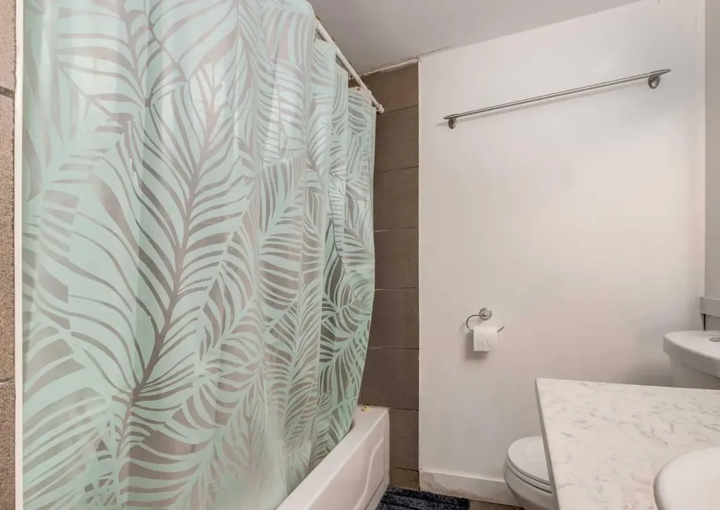 7 Lake Sylvan Close SE Calgary AB T2J 3E5