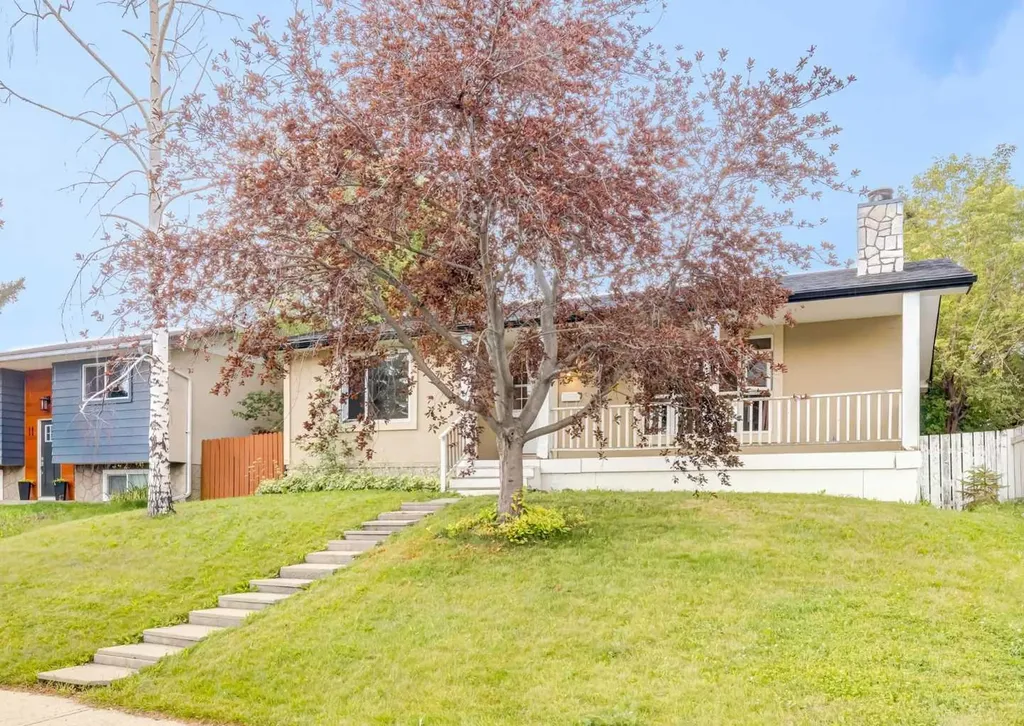 7 Lake Sylvan Close SE Calgary AB T2J 3E5