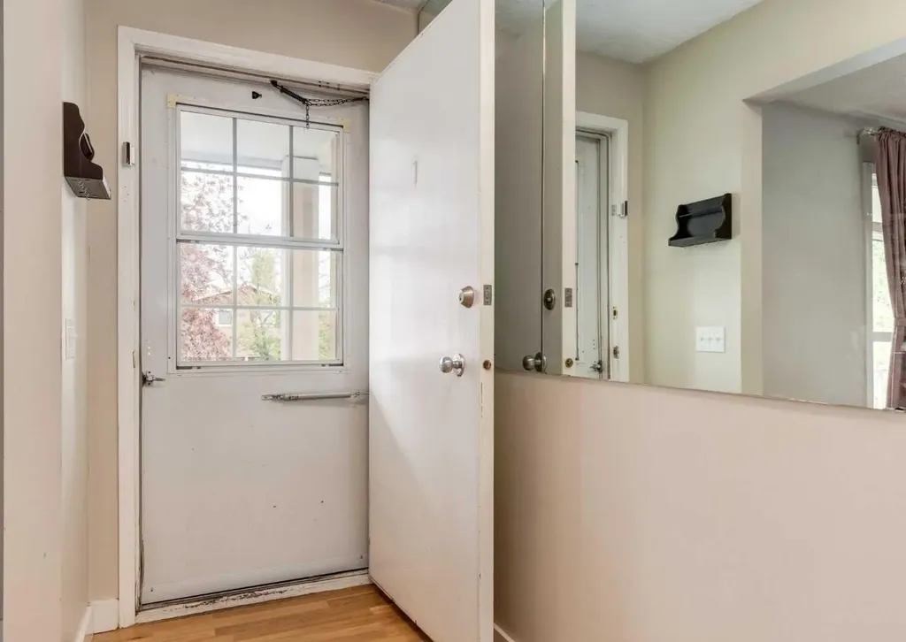 7 Lake Sylvan Close SE Calgary AB T2J 3E5