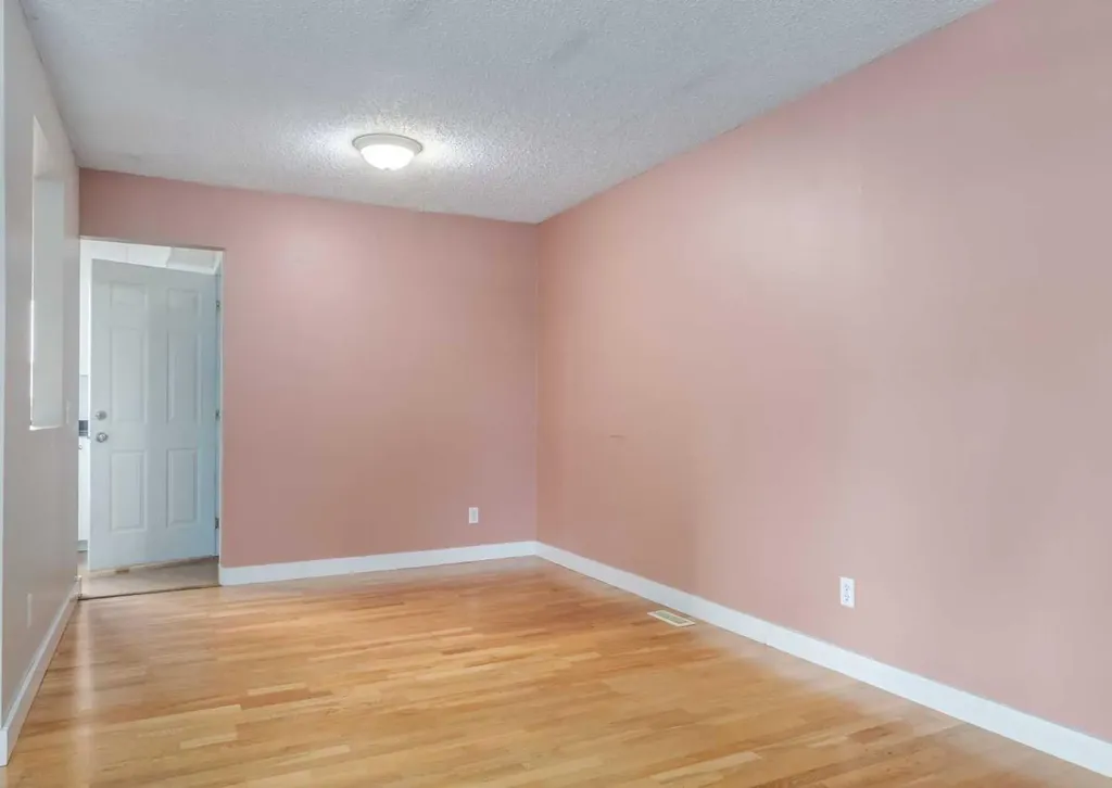 7 Lake Sylvan Close SE Calgary AB T2J 3E5
