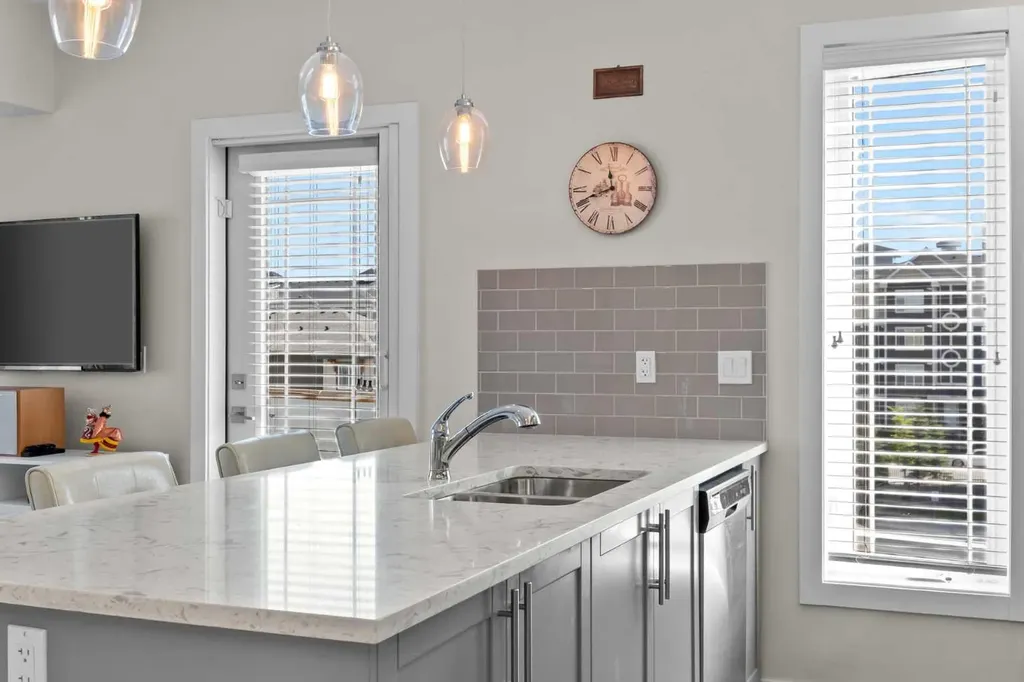 300 Auburn Meadows Manor SE Calgary AB T3M 2Y3