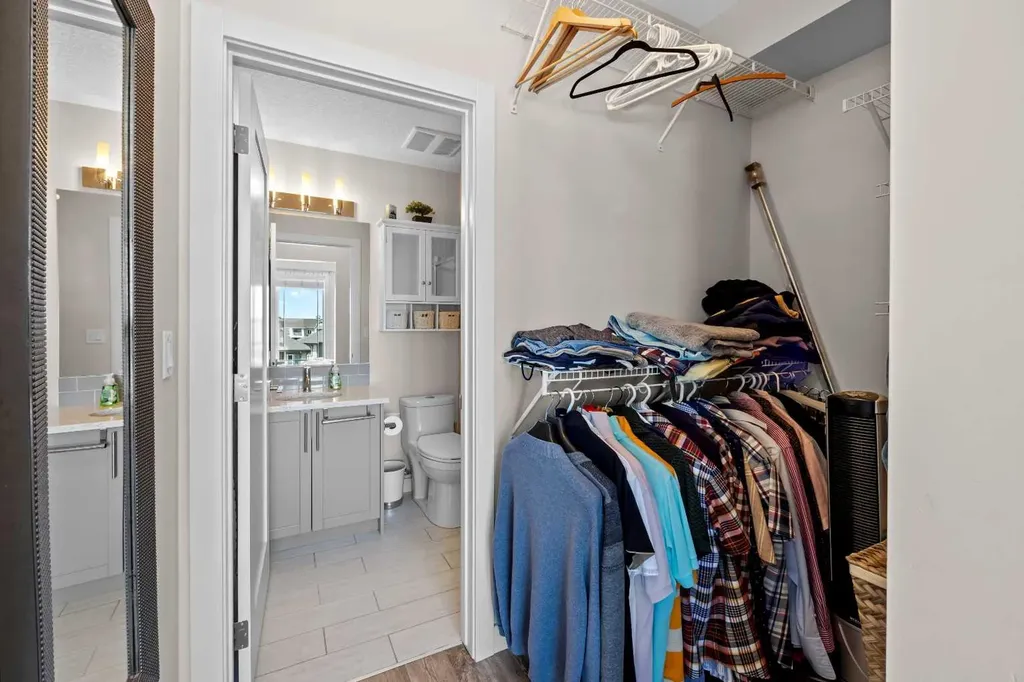 300 Auburn Meadows Manor SE Calgary AB T3M 2Y3