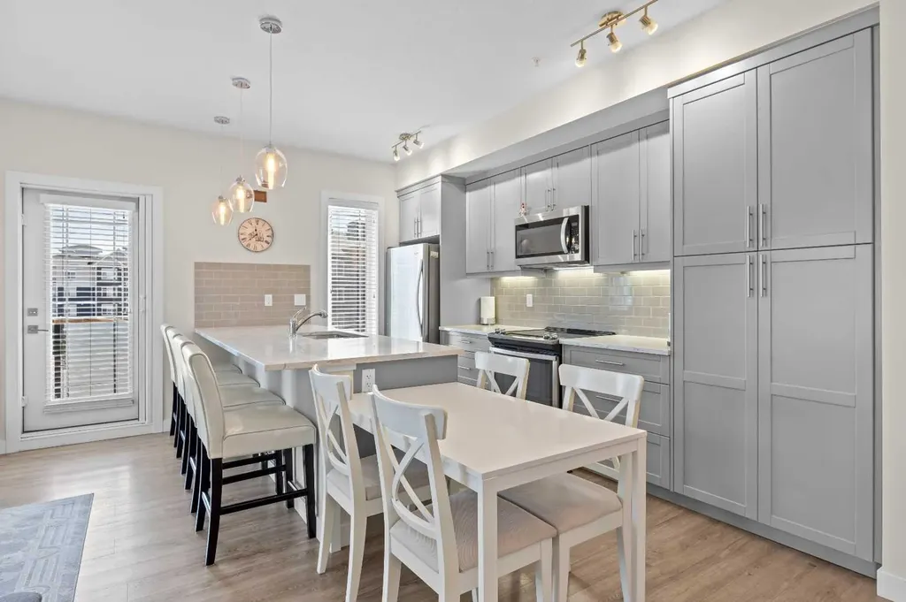 300 Auburn Meadows Manor SE Calgary AB T3M 2Y3