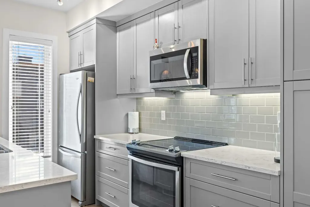 300 Auburn Meadows Manor SE Calgary AB T3M 2Y3