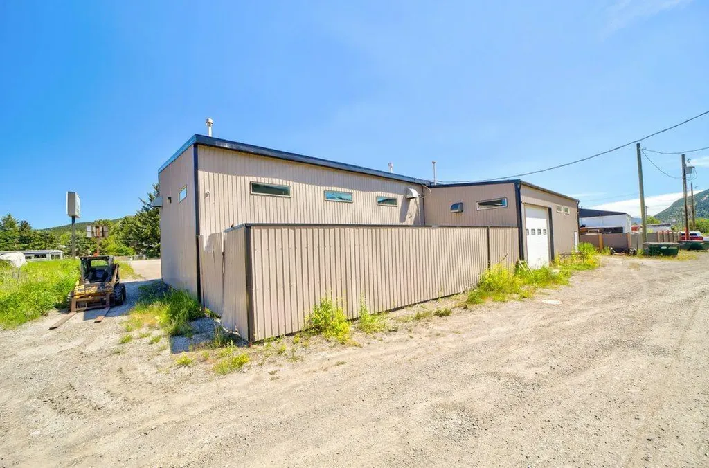 11334 20 Avenue Blairmore AB T0K 0E0