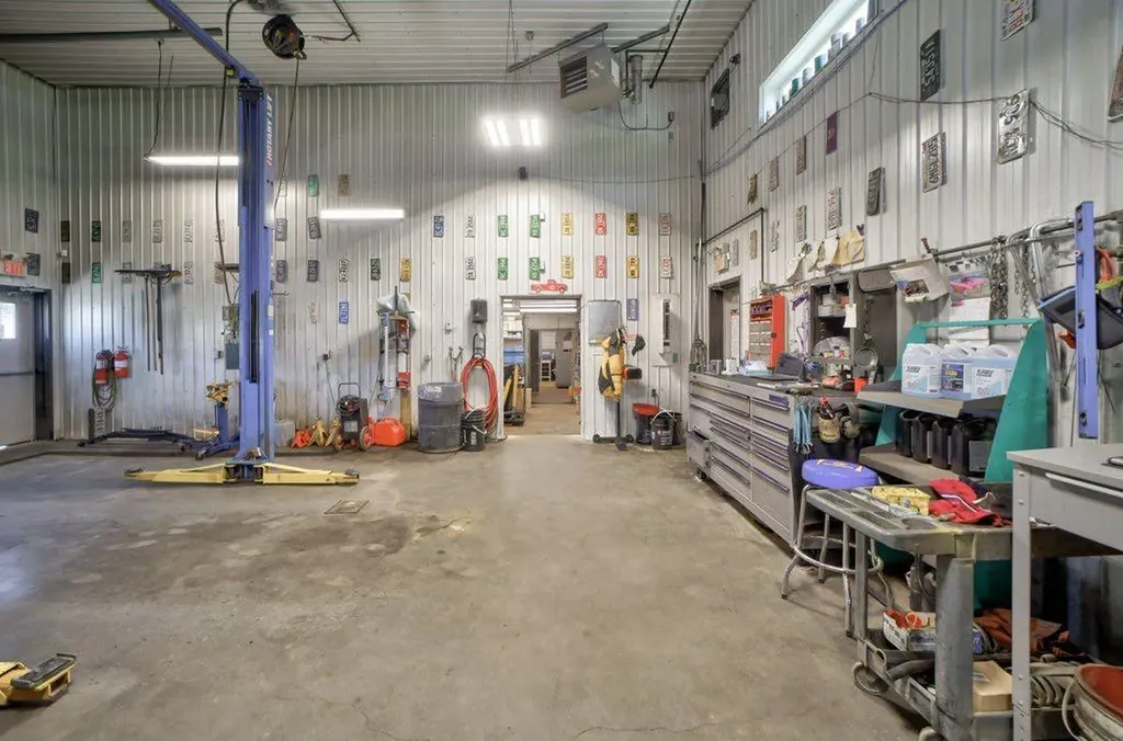 11334 20 Avenue Blairmore AB T0K 0E0