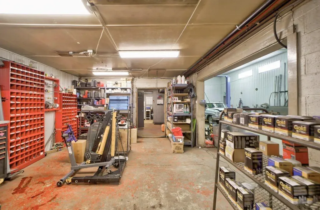 11334 20 Avenue Blairmore AB T0K 0E0