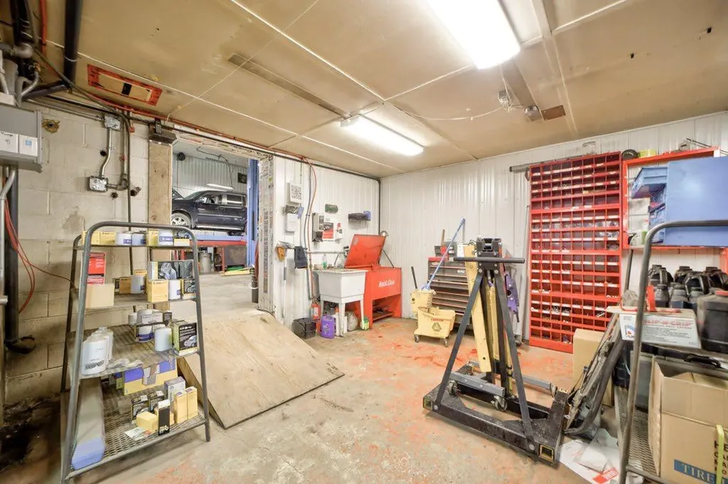 11334 20 Avenue Blairmore AB T0K 0E0