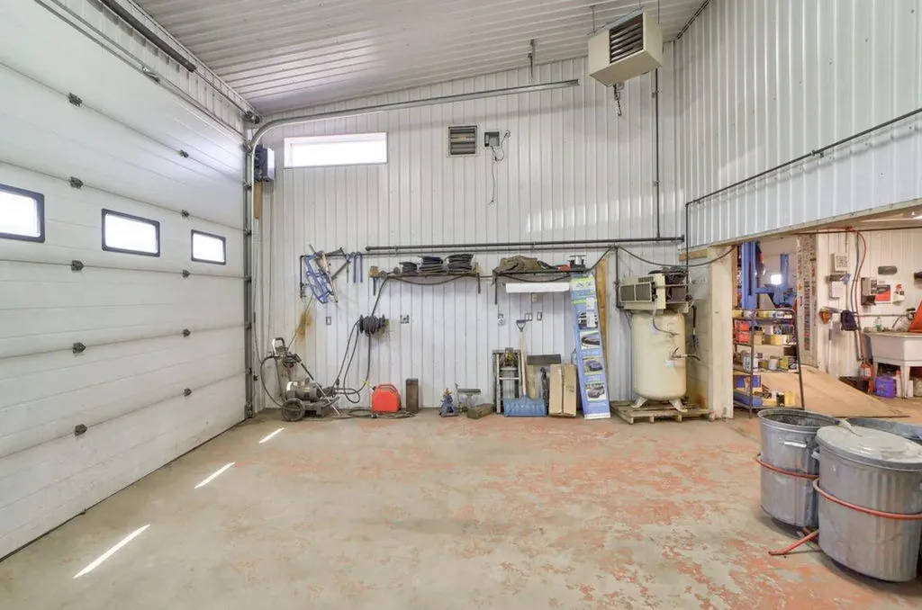 11334 20 Avenue Blairmore AB T0K 0E0