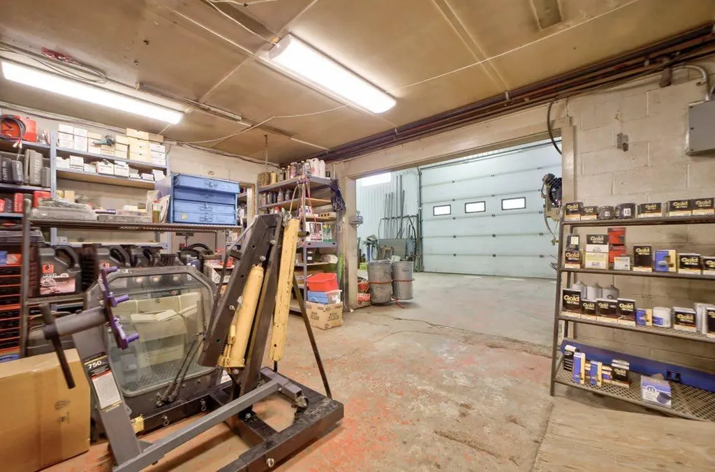 11334 20 Avenue Blairmore AB T0K 0E0