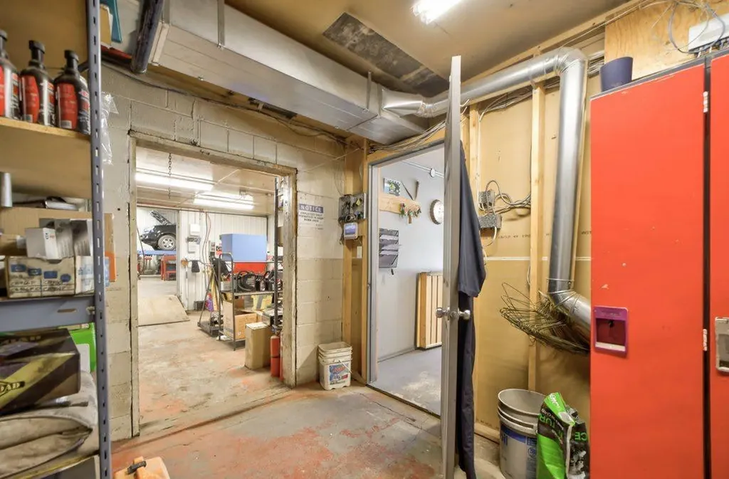 11334 20 Avenue Blairmore AB T0K 0E0