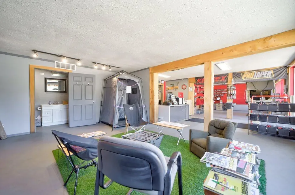 11334 20 Avenue Blairmore AB T0K 0E0