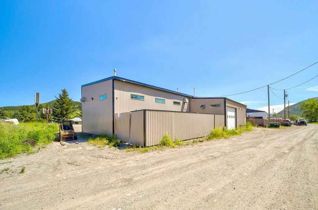 11334 20 Avenue Blairmore AB T0K 0E0