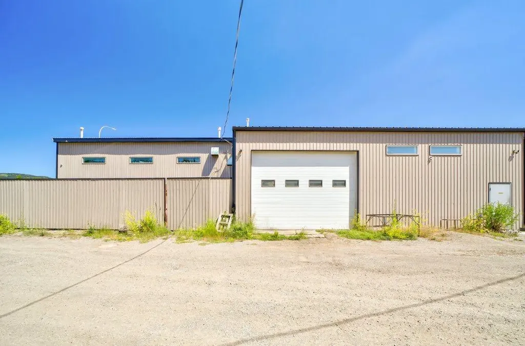 11334 20 Avenue Blairmore AB T0K 0E0