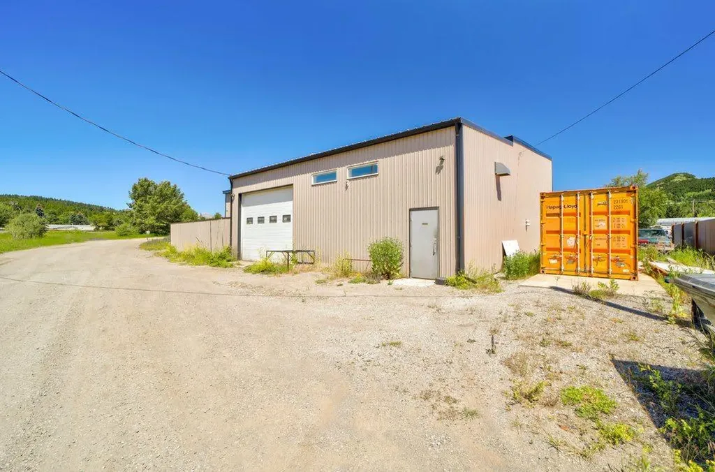 11334 20 Avenue Blairmore AB T0K 0E0