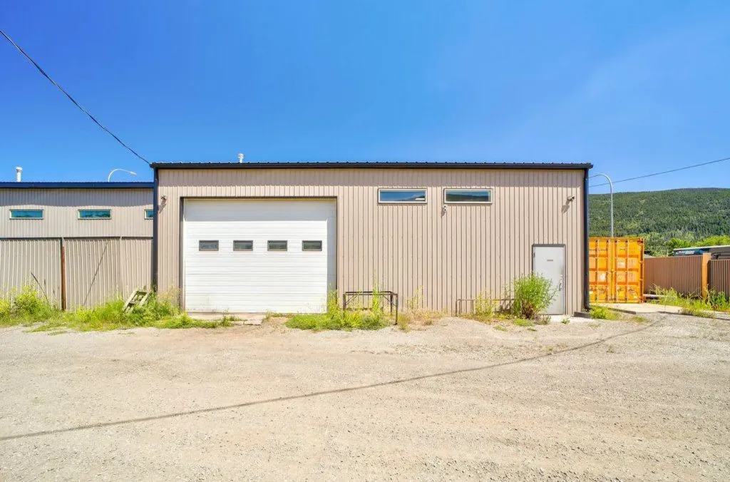 11334 20 Avenue Blairmore AB T0K 0E0