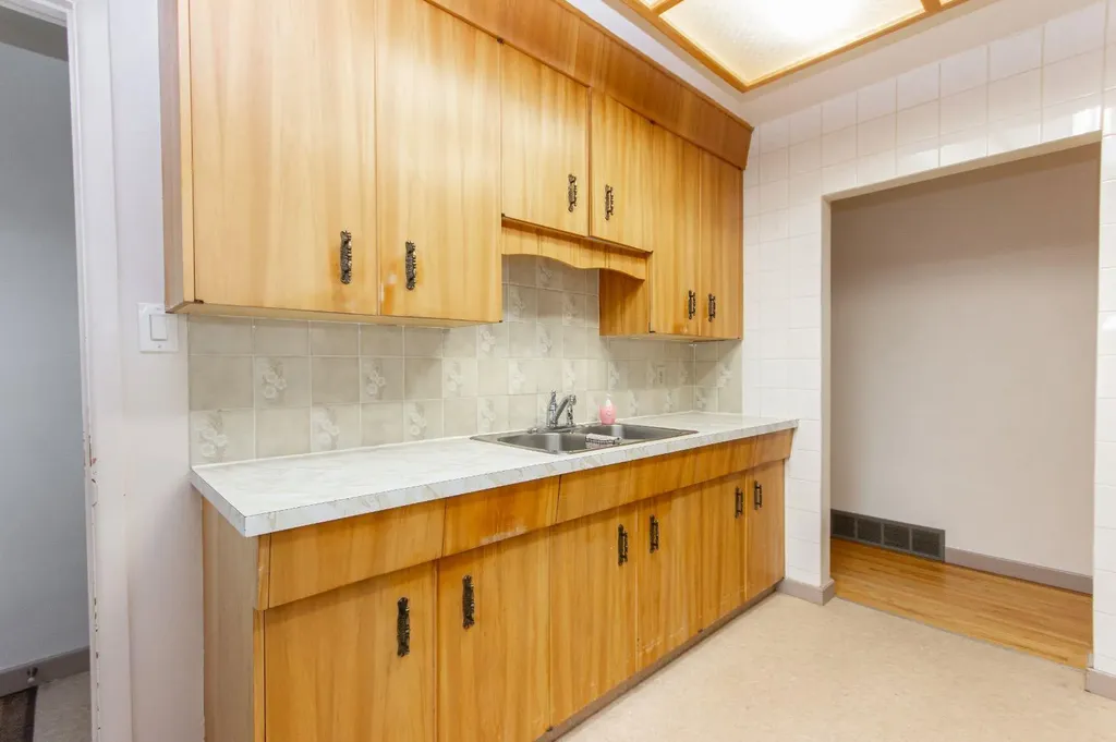 5539 38 Street Red Deer AB T4N 0X7