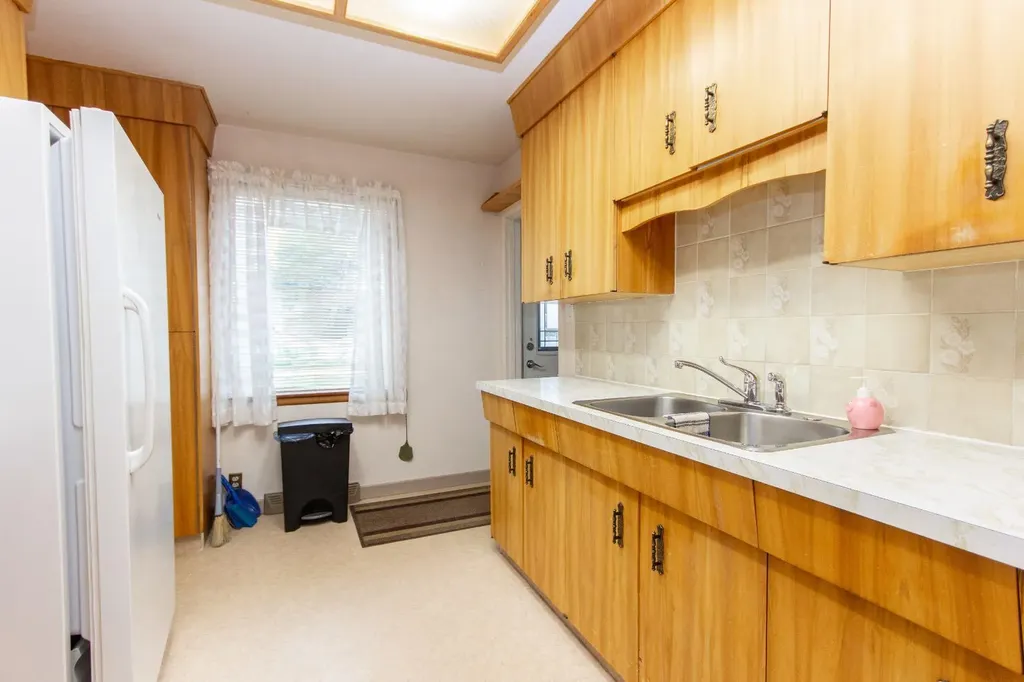 5539 38 Street Red Deer AB T4N 0X7