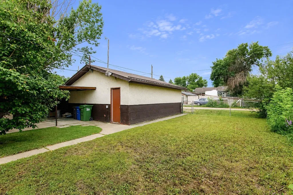 5539 38 Street Red Deer AB T4N 0X7