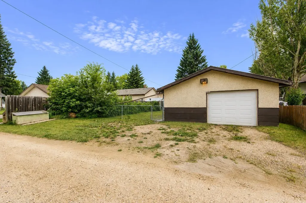 5539 38 Street Red Deer AB T4N 0X7