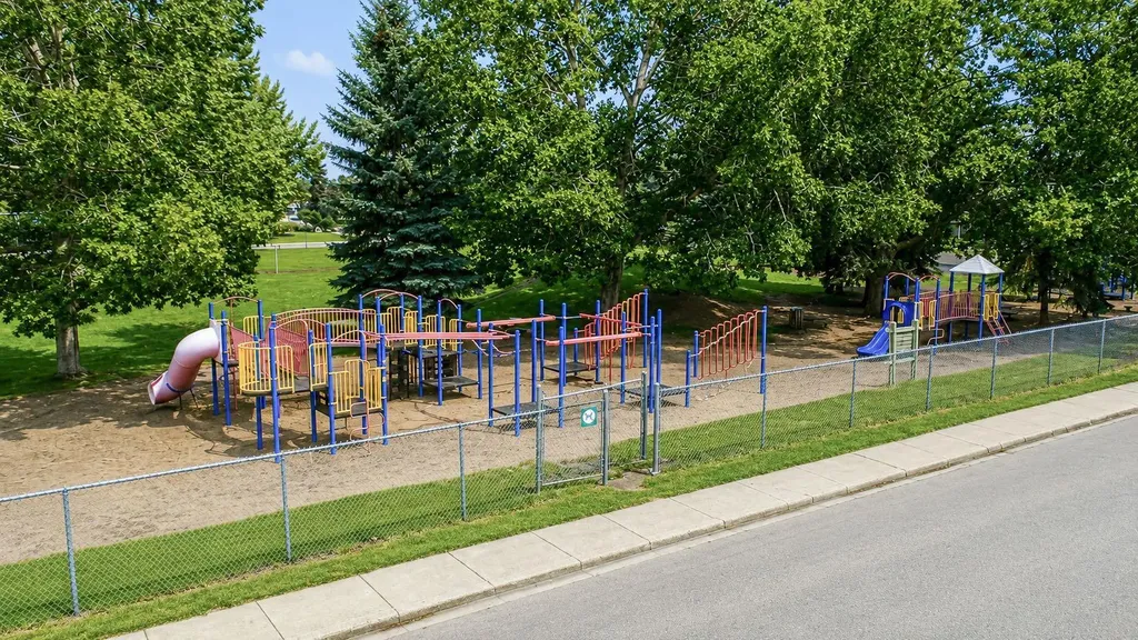 5539 38 Street Red Deer AB T4N 0X7