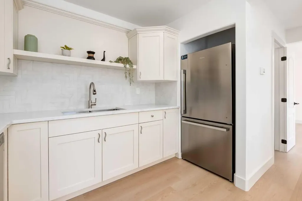 4503 73 Street NW Calgary AB T3B2M7
