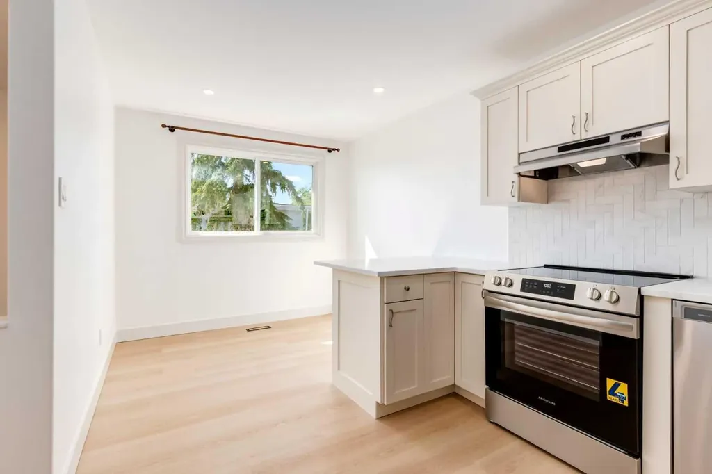 4503 73 Street NW Calgary AB T3B2M7