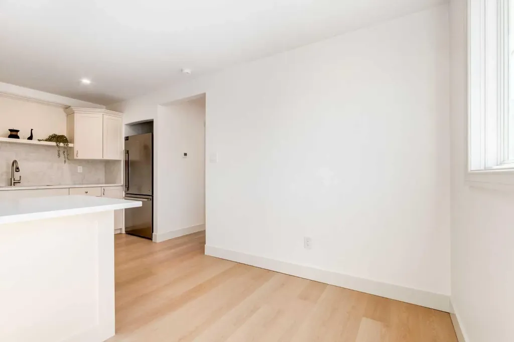 4503 73 Street NW Calgary AB T3B2M7
