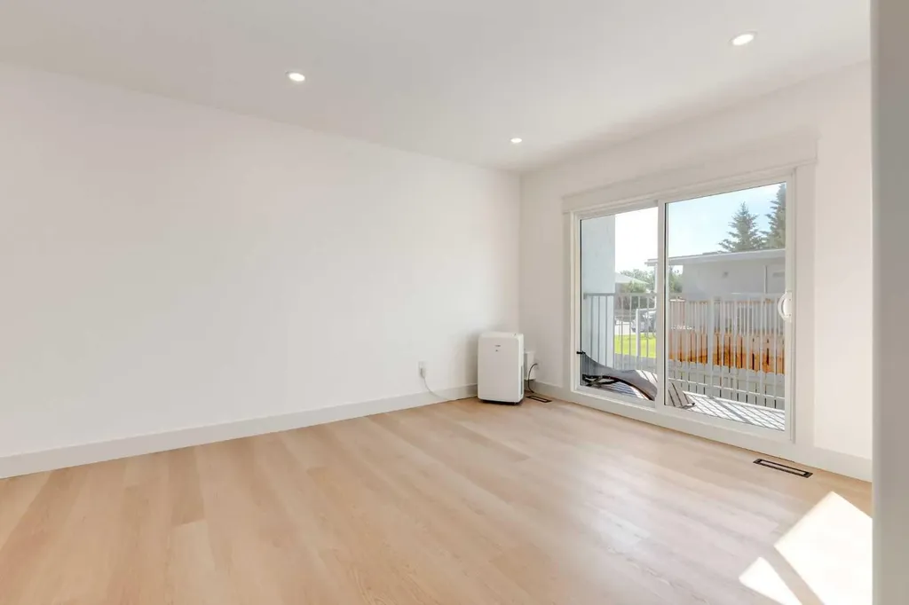 4503 73 Street NW Calgary AB T3B2M7