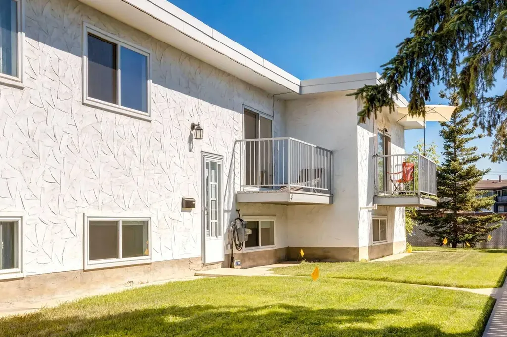 4503 75 Street NW Calgary AB T3B2M7